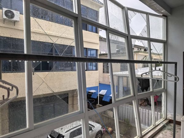 君子配资 台风“剑鱼”已致海南10.25万人受灾 三亚居民：住在20楼上摇晃明显